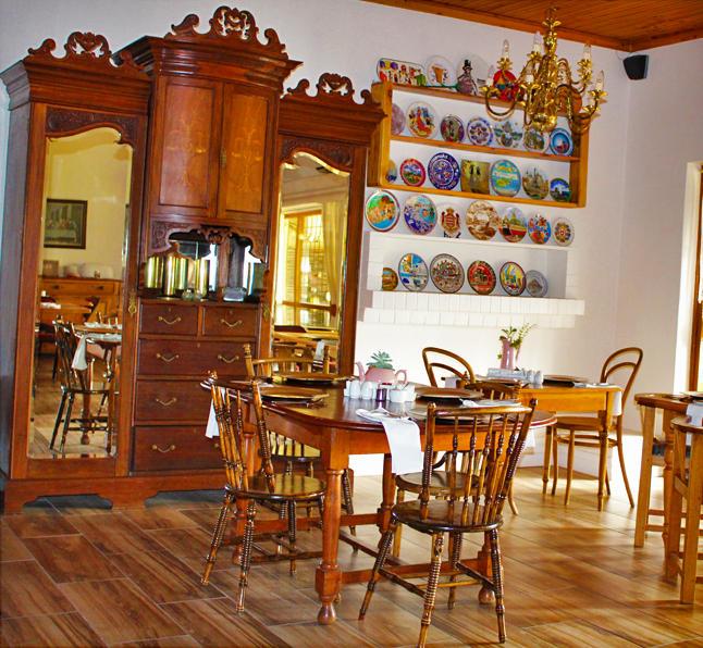 Kat-ma-koep Breakfast Room